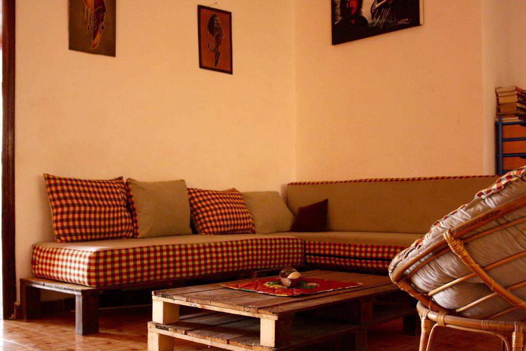 Ker Jahkarlo Hotel Yof Luaran gambar