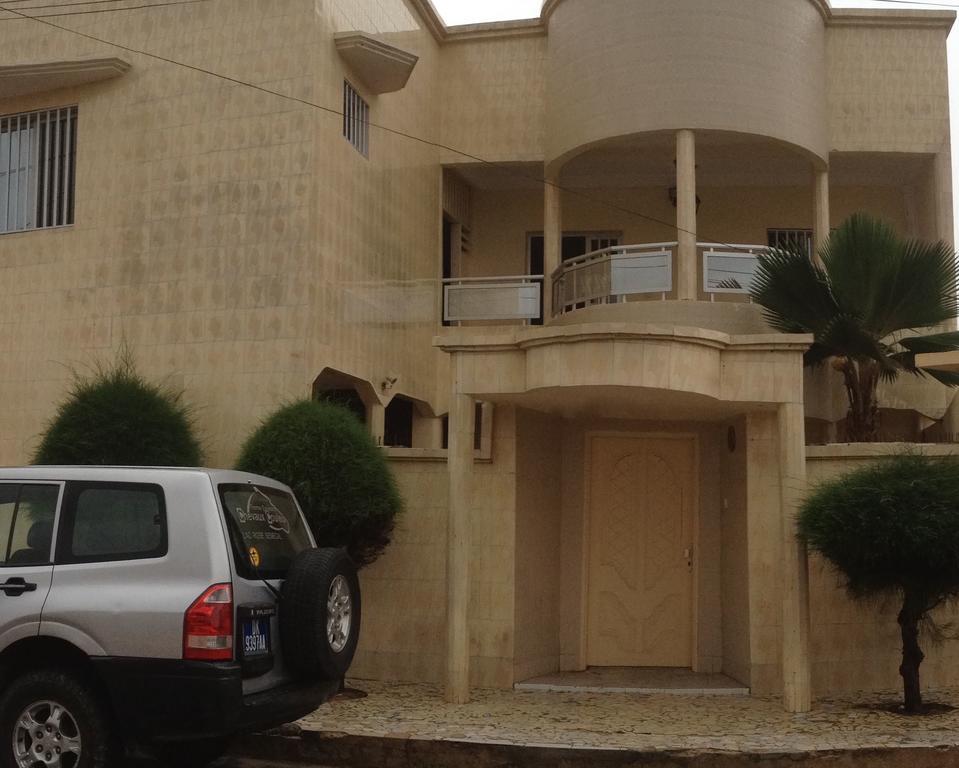 Ker Jahkarlo Hotel Yof Luaran gambar