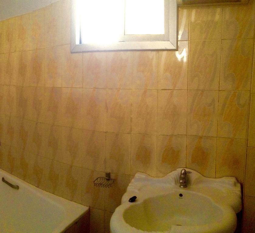 Ker Jahkarlo Hotel Yof Luaran gambar