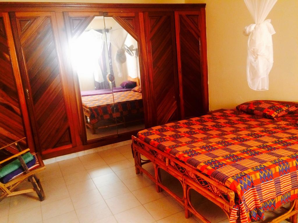 Ker Jahkarlo Hotel Yof Luaran gambar
