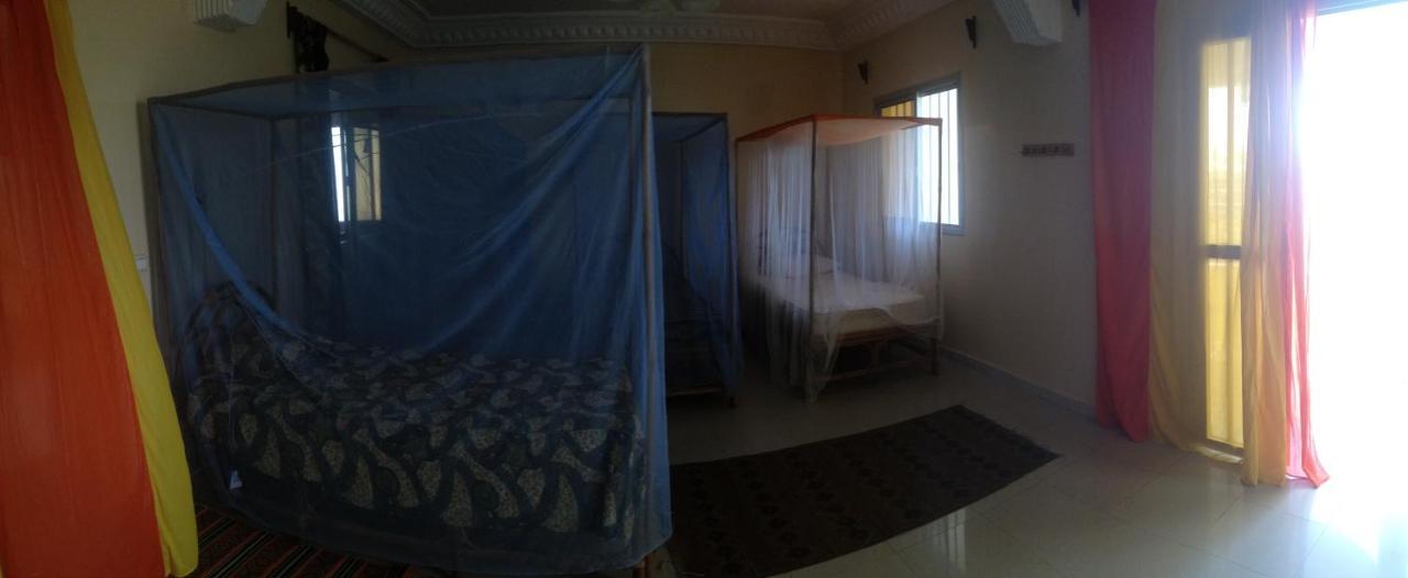 Ker Jahkarlo Hotel Yof Luaran gambar