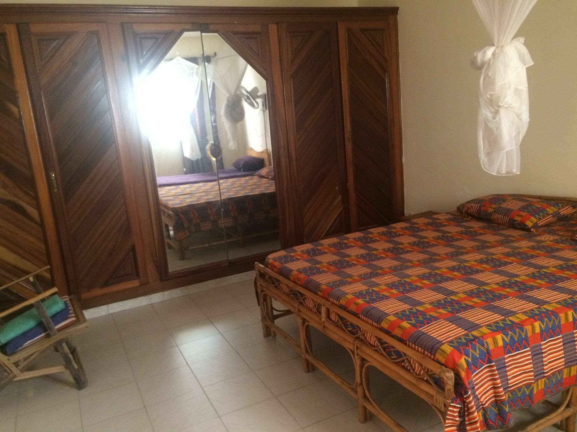 Ker Jahkarlo Hotel Yof Luaran gambar
