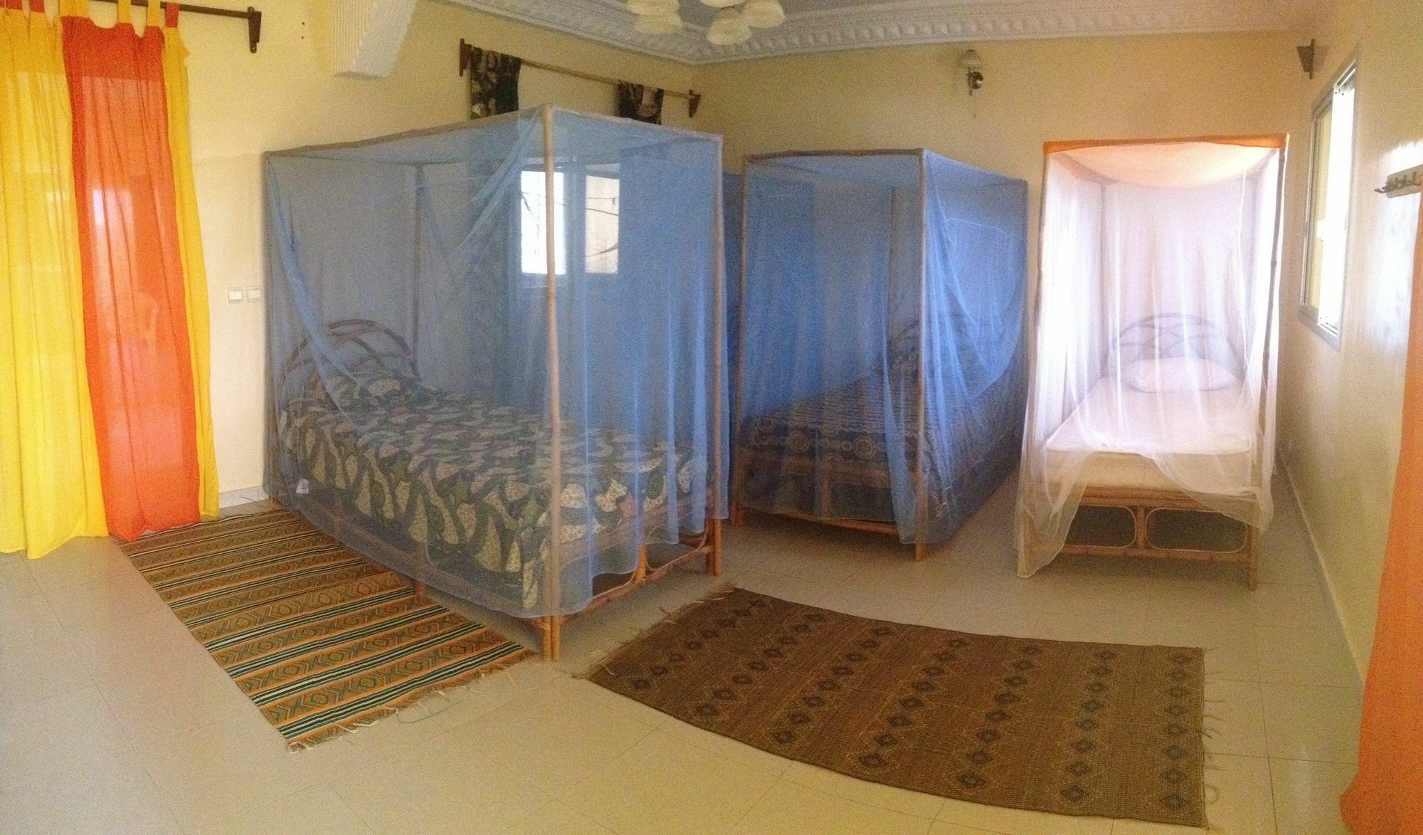 Ker Jahkarlo Hotel Yof Luaran gambar